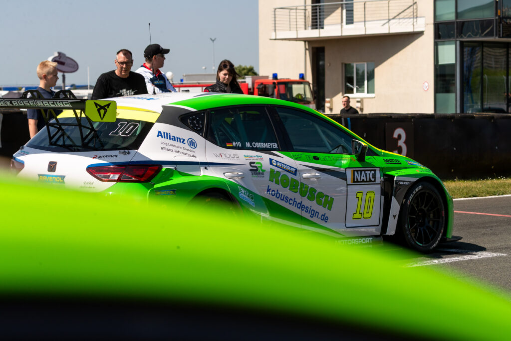 Front Row - Startaufstellung in der Motorsport Arena Oschersleben